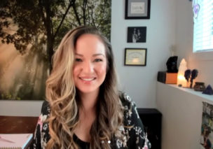 Alexis Headshot of Alexis Nelson of Feel Amazing Forever Coaching